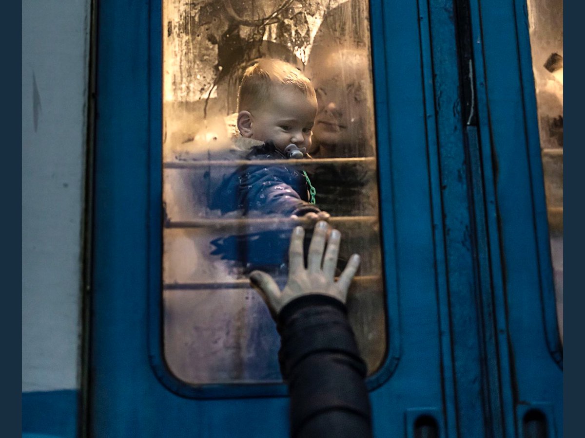 visegrad24's tweet photo. Heart-wrenching photo of a child refugee saying goodbye to his father who is staying to fight the Russians. 🇺🇦🇷🇺 https://t.co/jhJWCAqkiX