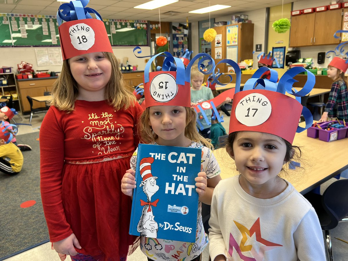 RachelPoe8's tweet photo. March is Reading Month @CoolidgeCougars #livoniapride https://t.co/FTBO2zHAuo