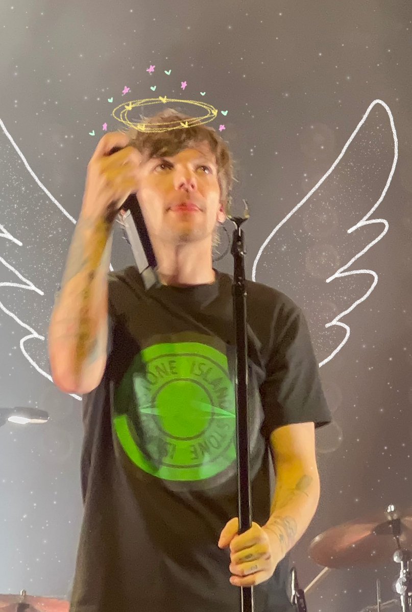 lwtbeaming's tweet photo. louis tomlinson = an angel ʚɞ https://t.co/0k1R3QEpyS