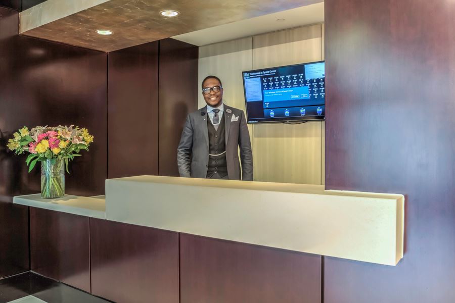 Welcome to The Reserve at Tysons Corner! 
Our concierge would love to answer any questions you have, so follow the link in our bio and contact our team today! 
▪️
▪️
#thereserveattysonscorner #viennava #viennaapartment #apartmentliving #apartmenthome #viennarealestate