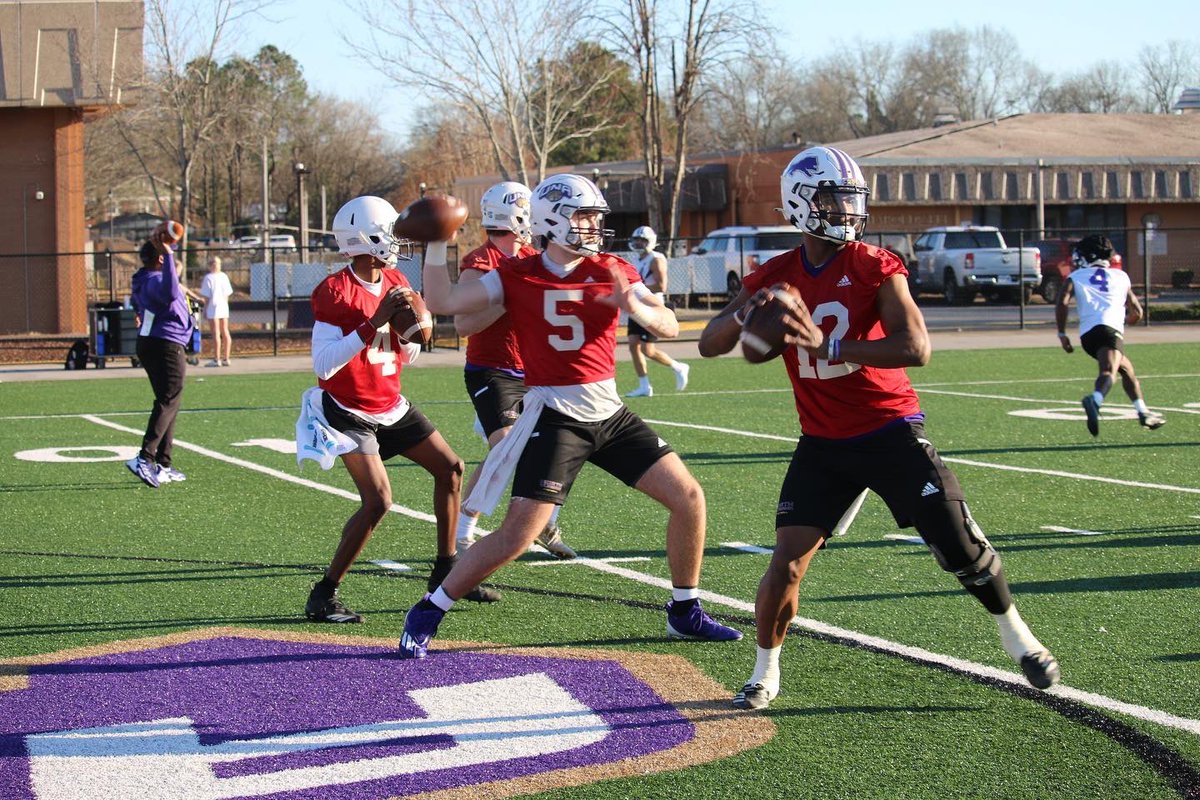 UNAFootball's tweet photo. #RoarLions https://t.co/VoUGLILy0J