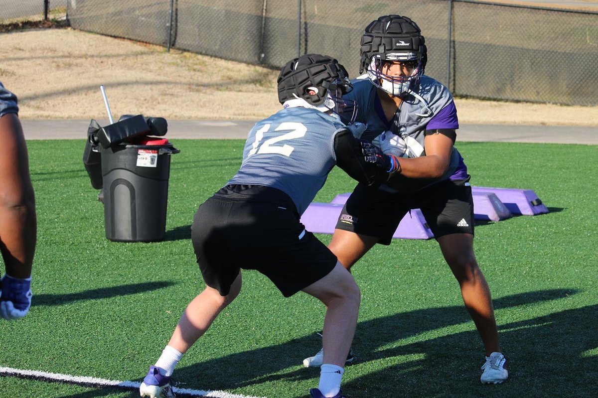 UNAFootball's tweet photo. #RoarLions https://t.co/VoUGLILy0J