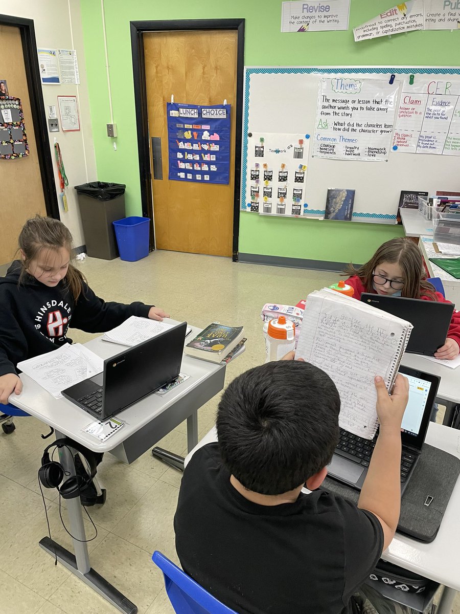 MsKovatchis's tweet photo. Students are working hard in their research teams to put together a final presentation about the American Revolution! #wdsd7 https://t.co/S8Rec9Kt6k