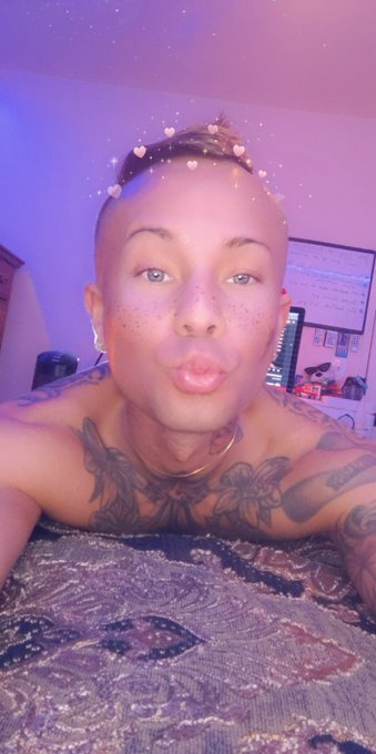 ?Cum watch me play ??? https://t.co/9XEzT1tImI