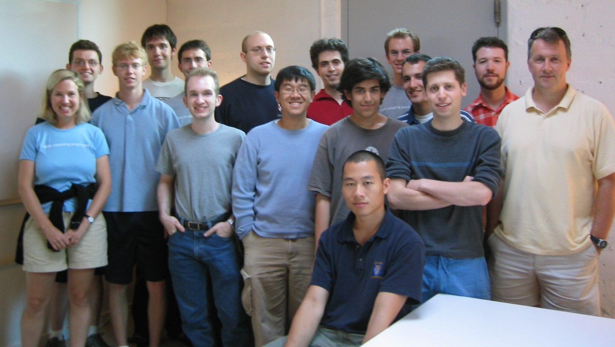 justinkan's tweet photo. Web 2.0 me vs Web3 me https://t.co/WKkOwqhd12