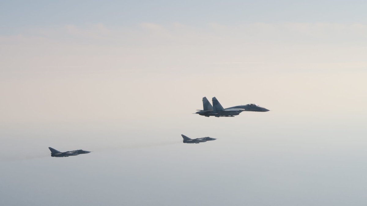 GripenNews's tweet photo. Photos: Försvarsmakten #military #Gripen #su27 #su24 https://t.co/ShmuFfJMoe