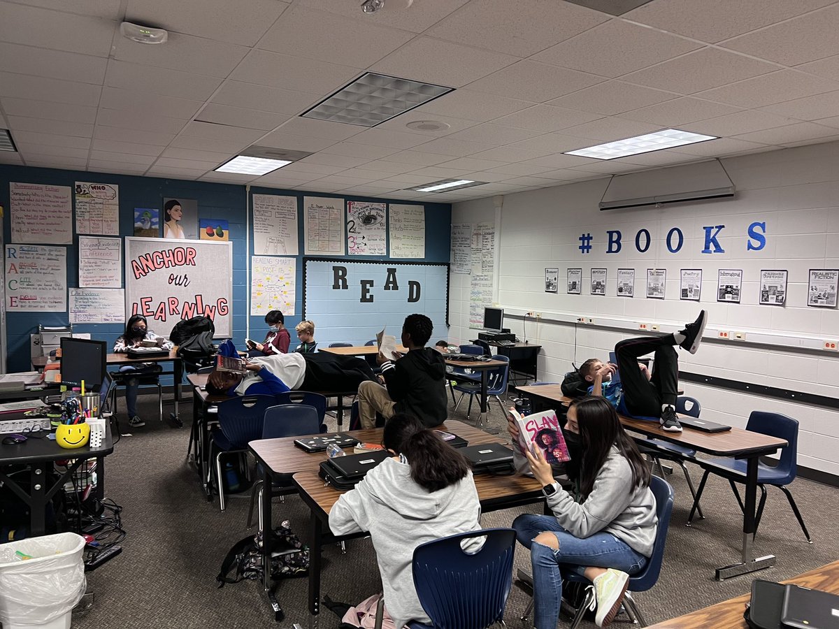 Trisig98's tweet photo. Reading for fun! #HildeReads #ReadAcrossAmerica https://t.co/IeTR2ZtVpp