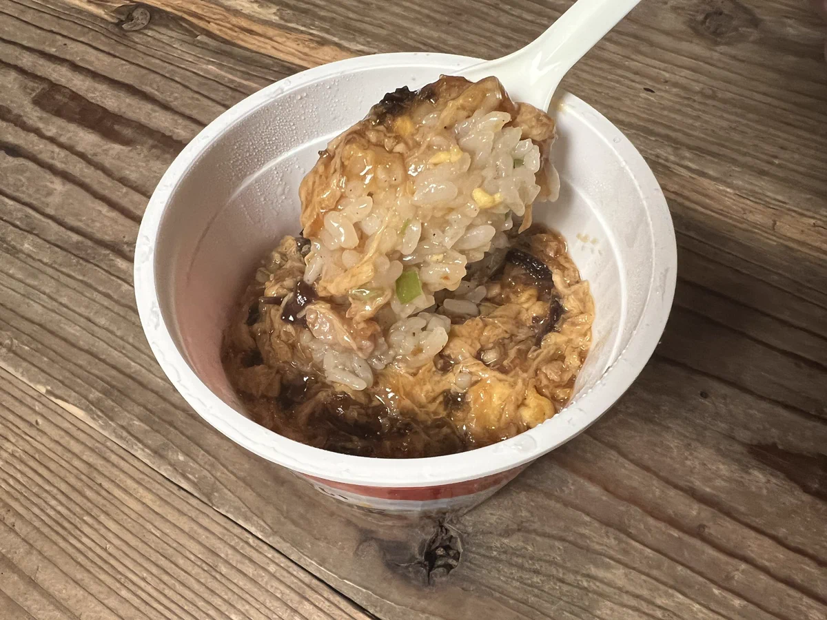 セブンイレブンのカップ炒飯とふかひれスープで作る？「ふかひれチャーハン」の作り方！