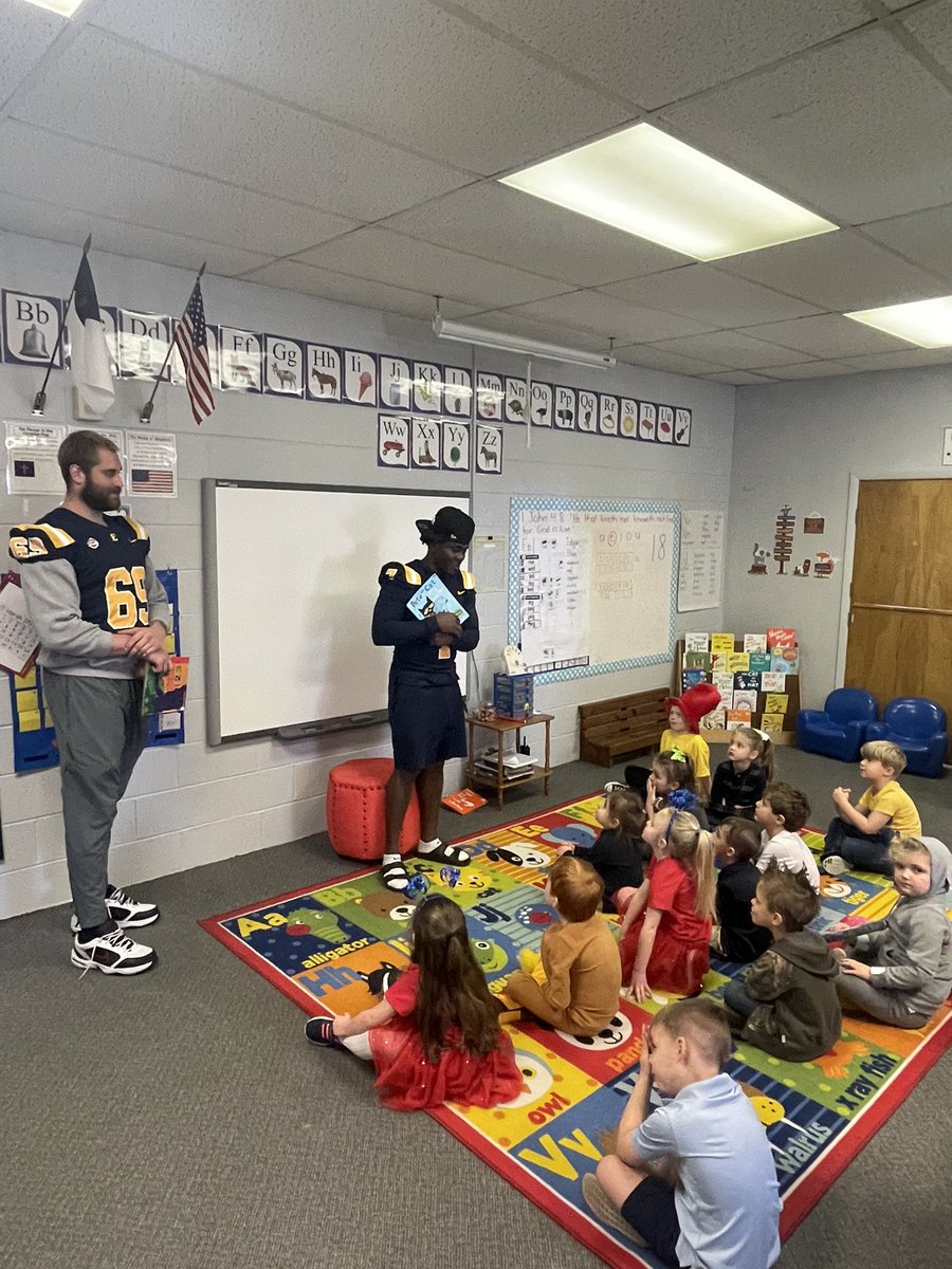 Thank you @CoachRader_ETSU and @ETSUFootball for coming to read to our kiddos today at @tca_tn!!! #SOARwithus