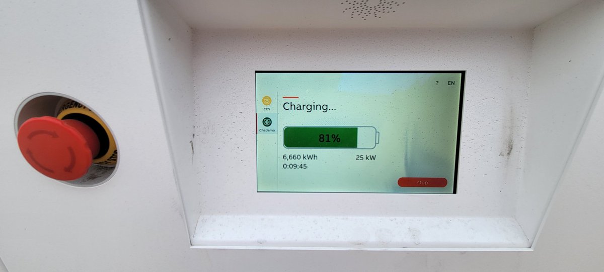 RoschetzkyP's tweet photo. DC fast charging for free...FREE.... this is like pouring in free gasoline #EVwin https://t.co/7gnHhCGKNx