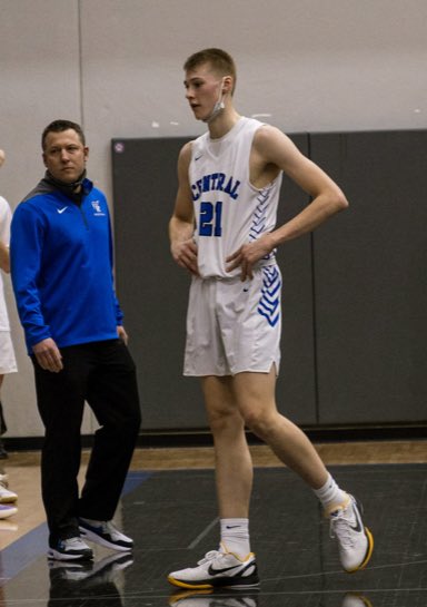 Central Rockets - Boy’s Basketball tweet media