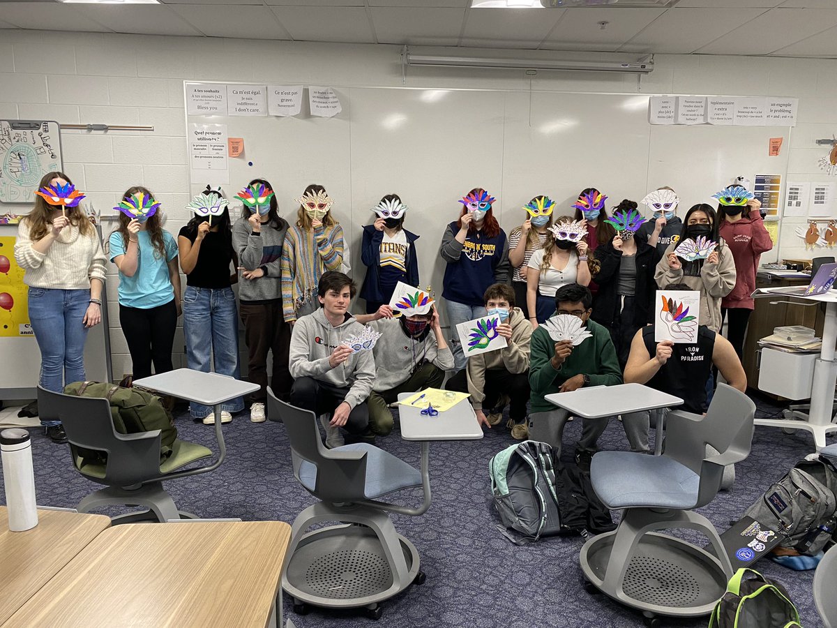 MmeMoritz's tweet photo. Joyeux Mardi Gras a day late! @Glenbrook_south French students had a blast celebrating #GBSNow #D225Now #FrenchMatters https://t.co/aTsyVJ37YH