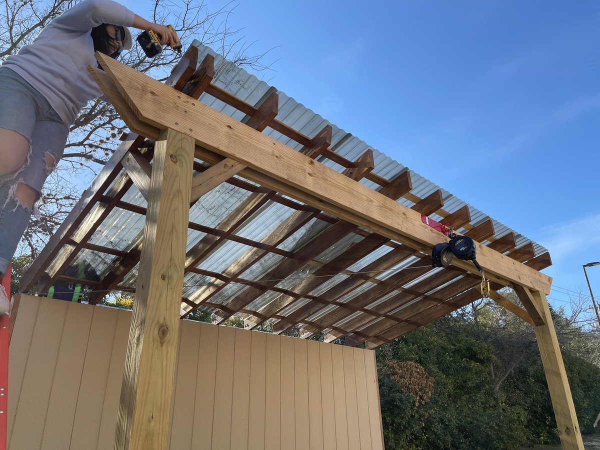 woodshop_paul's tweet image. Seniors kitchen shed just got it’s lid put on it. Can’t wait to see the finish. #nccer #mrpaulsshop #skilledtrades #dewalttough @NISDCCA @NISD_CTE