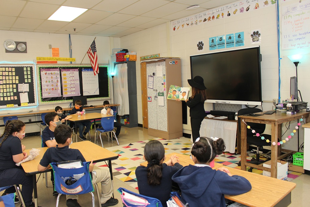 Dr. Leslie Torres-Rodriguez (@hartfordsuper) on Twitter photo Thanks to all <a href="/unitedwayinc/">United Way of Central and Northeastern Connecticut</a> @HPLCT & HPS volunteers who read to HPS 3rd grade students today! Many joined me <a href="/HPSParkville/">Parkville Community School</a> to kick-off #ReadAcrossAmericaDay! I loved exploring "The Day You Begin" with Ms. Gramuglia's class! #HatsOffToReadingDay #NationalReadingMonth <a href="/hps_PK12Lit/">HPS Literacy</a> Thanks to all <a href="/unitedwayinc/">United Way of Central and Northeastern Connecticut</a> @HPLCT & HPS volunteers who read to HPS 3rd grade students today! Many joined me <a href="/HPSParkville/">Parkville Community School</a> to kick-off #ReadAcrossAmericaDay! I loved exploring "The Day You Begin" with Ms. Gramuglia's class! #HatsOffToReadingDay #NationalReadingMonth <a href="/hps_PK12Lit/">HPS Literacy</a>