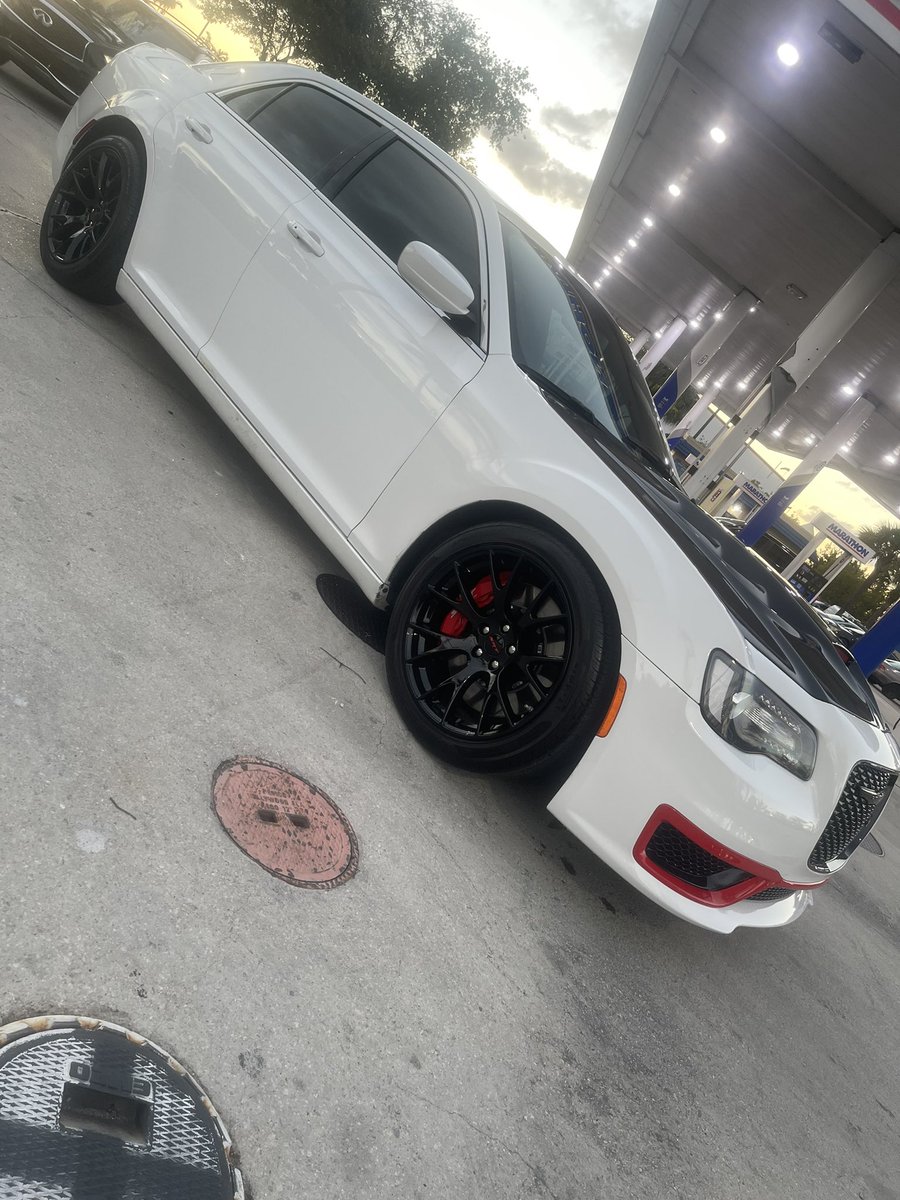 googlemyhustle_'s tweet photo. 2014 Chrysler 300 Hellcat Swap
Ready to go 
Rebuilt title 
Contact me at (305) 469-6885 
Ask for PeeWee 
10,XXX Miles https://t.co/Ll3WR9ou8D