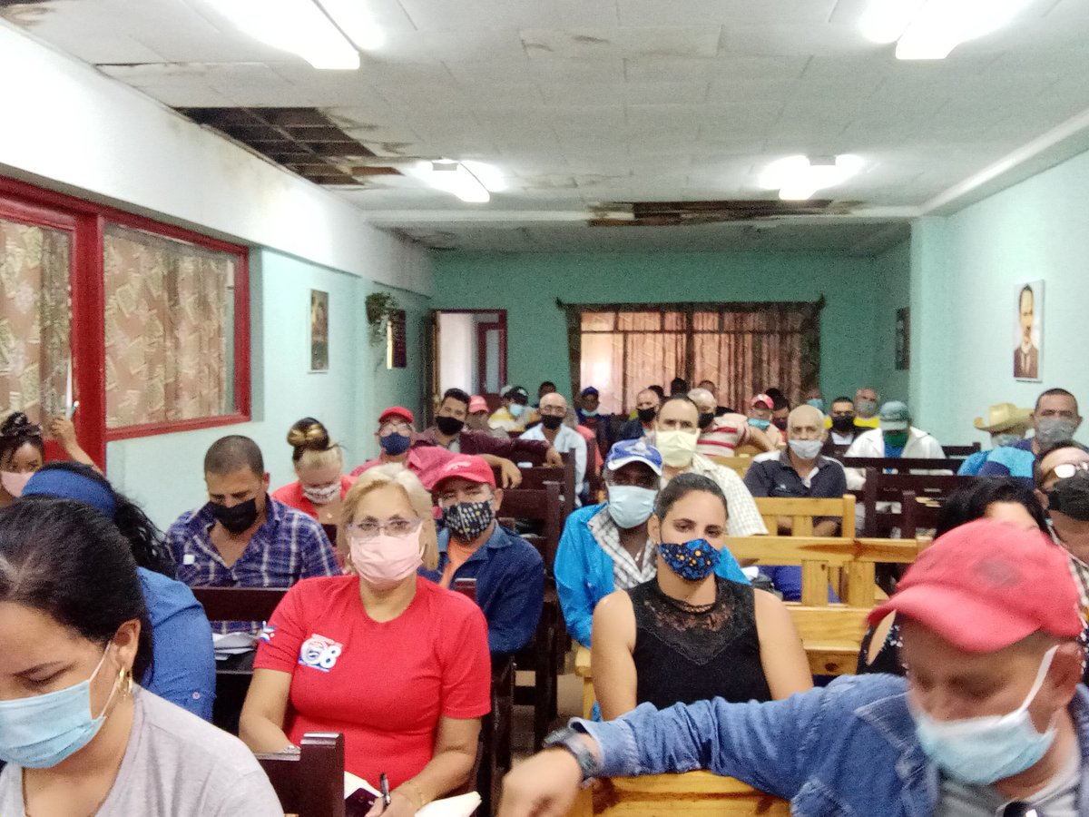 CedenoPazo's tweet photo. El Primer Secretario del Comité Provincial del Partido en #CiegodeAvila  evalúa en el Municipio Baraguá la marcha de la zafra azucarera y las labores agrícolas.  #CiegodeAvila #60UJC #VamosConTodo @JHGcasanova @aylinalvarezG @CarlosGP0720 @NexyVelizNaranj @lisaracorona1 https://t.co/KWK2EcMyV6