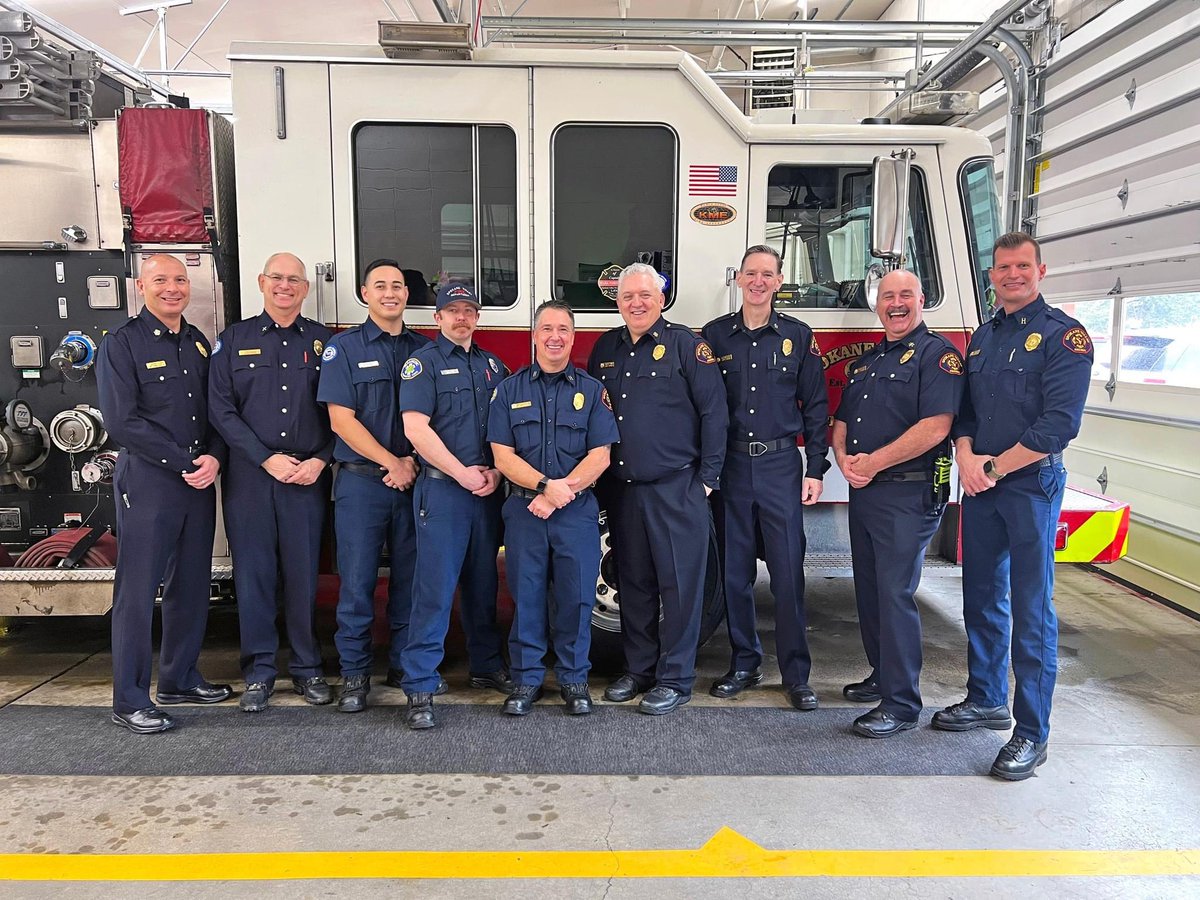 FireChiefSVFD's tweet photo. Congratulations to Joe Cushner on his promotion to @SpokaneValleyFD Captain! I am honored to be Fire Chief of such a great & dedicated Fire Department focused on Service & growth. Well deserved Joe! #leadership #SVFDServingOurCommunitySince1940 #SVFDFocusedonCommunity https://t.co/fOaZxindCj