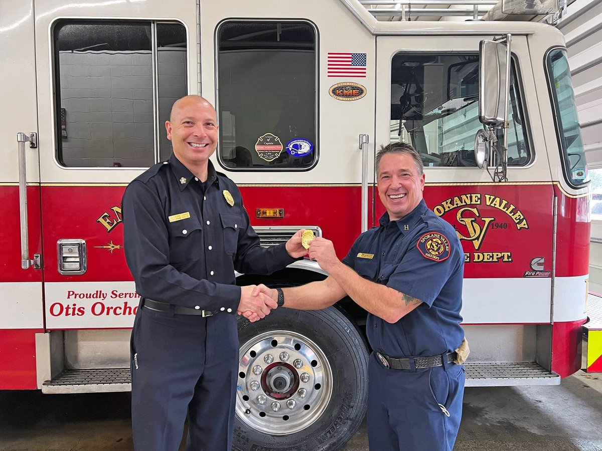 FireChiefSVFD's tweet photo. Congratulations to Joe Cushner on his promotion to @SpokaneValleyFD Captain! I am honored to be Fire Chief of such a great & dedicated Fire Department focused on Service & growth. Well deserved Joe! #leadership #SVFDServingOurCommunitySince1940 #SVFDFocusedonCommunity https://t.co/fOaZxindCj