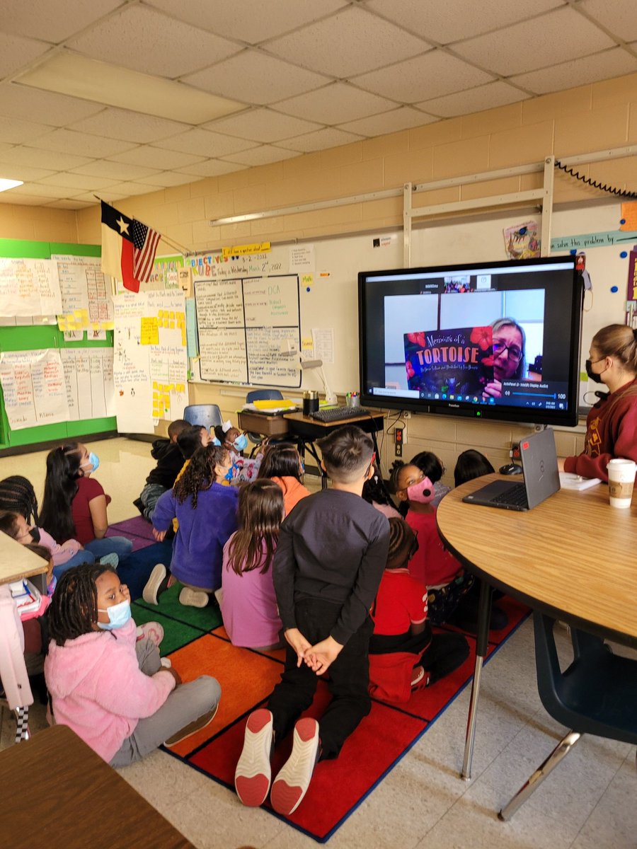 Check out #HoustonReadsDay at school today! Part 2 <a href="/DunnES_AISD/">Dunn Elementary AISD</a> @TCarinP <a href="/Dunn_LMC/">DunnES Library</a>