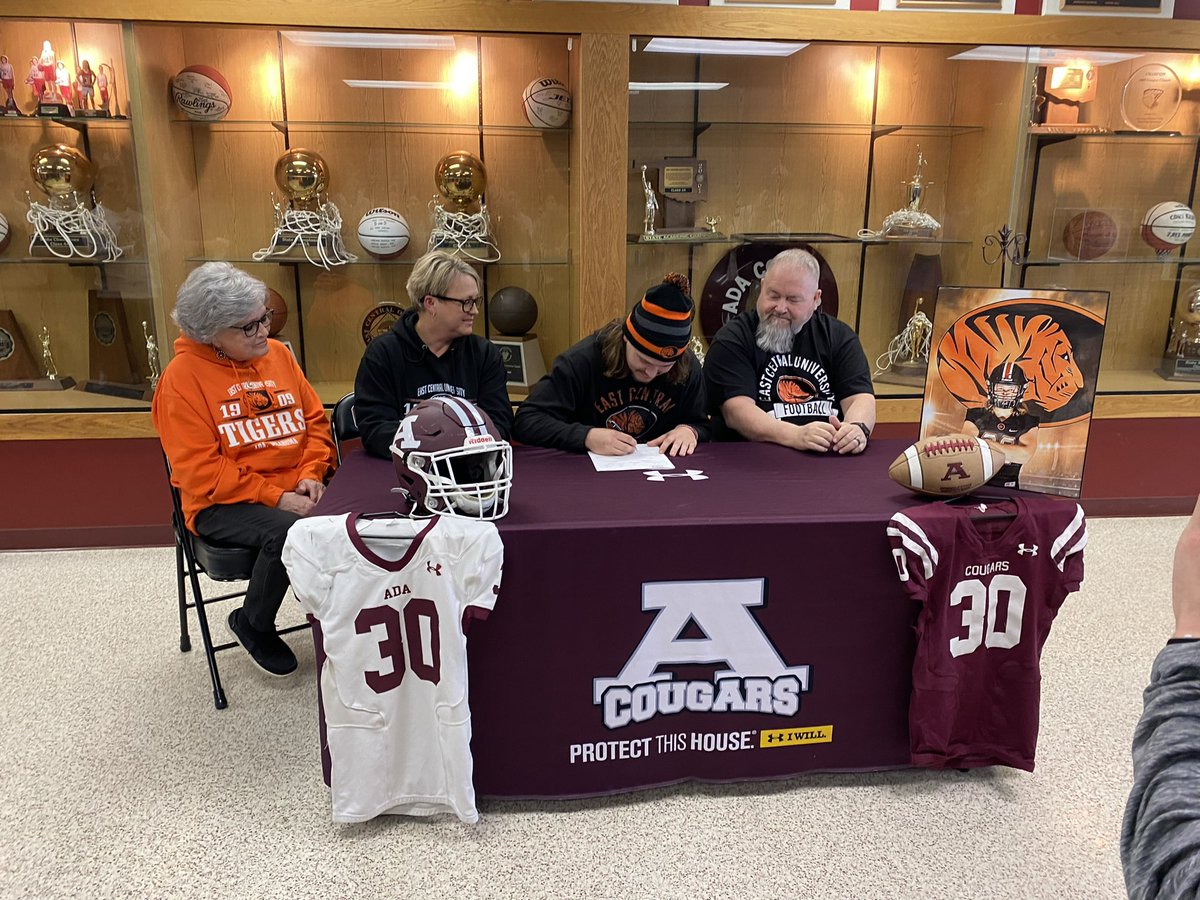 RealCadenRoss's tweet photo. time to go to work!  @Coach_AlJohnson @ECUTigersFB https://t.co/MzMqbQHLJb