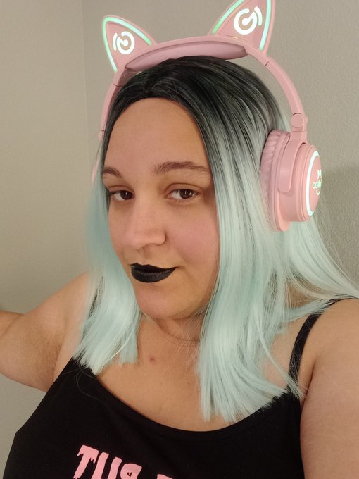 Cute but weird: kitty ear edition https://t.co/EDwz37vfMg<a href="/tag/bbw"class="tags"><span>#bbw</span></a><a href="/tag/nsfw"class="tags"><span>#nsfw</span></a>