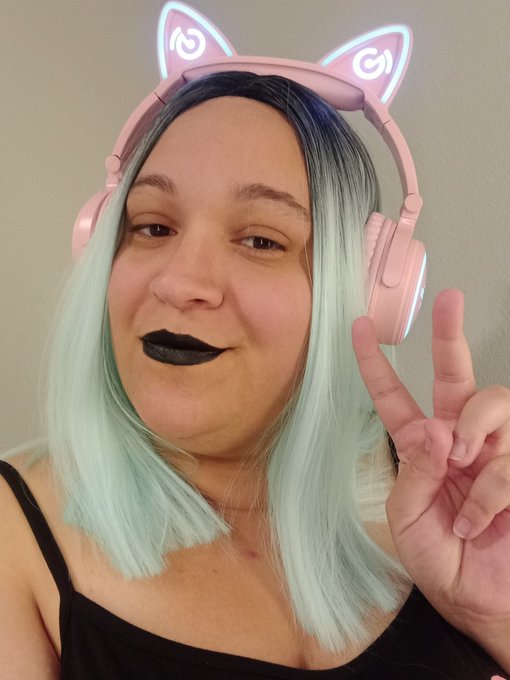 Cute but weird: kitty ear edition https://t.co/EDwz37vfMg<a href="/tag/bbw"class="tags"><span>#bbw</span></a><a href="/tag/nsfw"class="tags"><span>#nsfw</span></a>