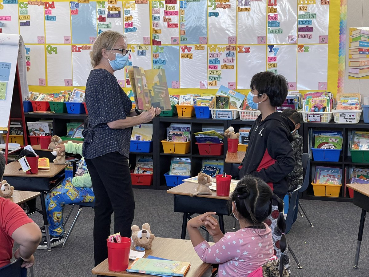 Thank you @RascalDurrin for coming in and reading to our class today! What a treat! #ReadAcrossAmerica2022 @RascalPride