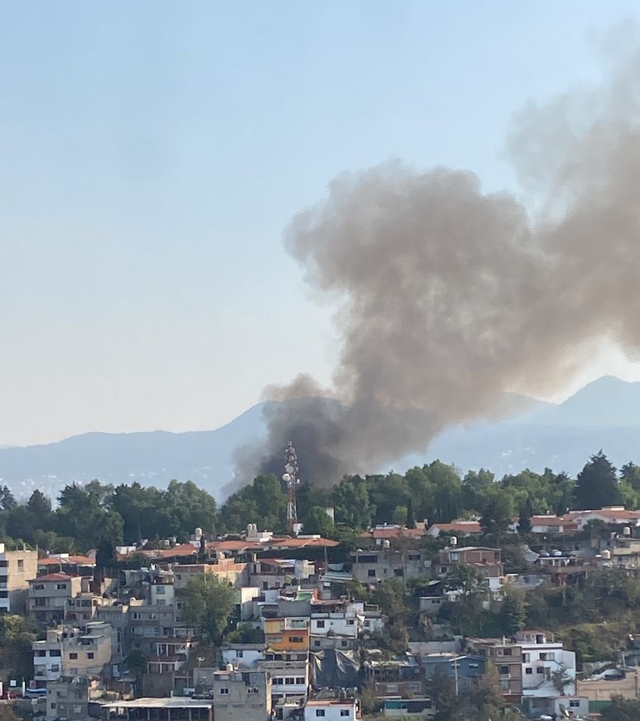 BrenSalGar's tweet photo. @diegoeltem @Bomberos_CDMX Ya lo apagaron? https://t.co/c7wyg4uGy8