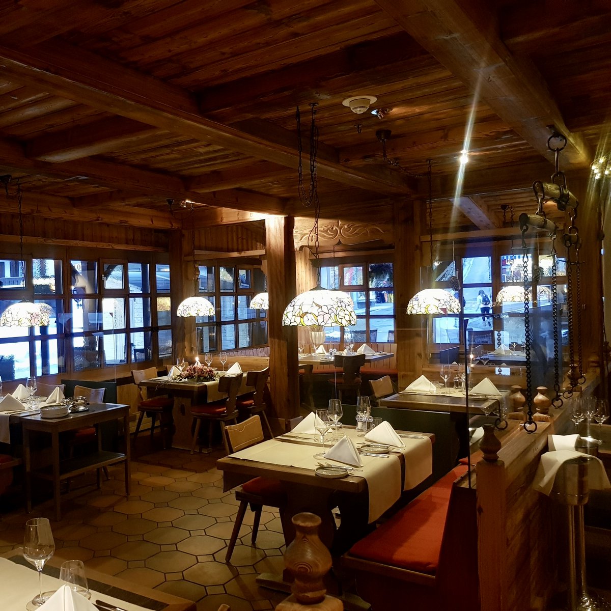 TwoStomachs's tweet photo. Conveniently located across the road from the main ski lift in charming Grindelwald, Sunstar offers most of the amenities to help families have a stress-free holiday. There are pockets of charm and some rooms were freshly renovated when we visited in February 2022.