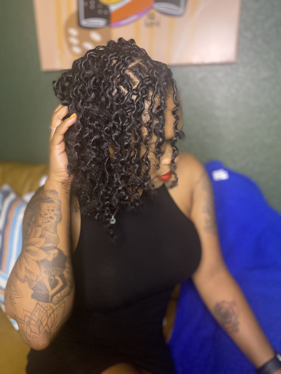 afrocentriccc's tweet photo. Did a twist out on my locs and I’m in love 🥰 #locs #locd https://t.co/nWt6sncZ0X