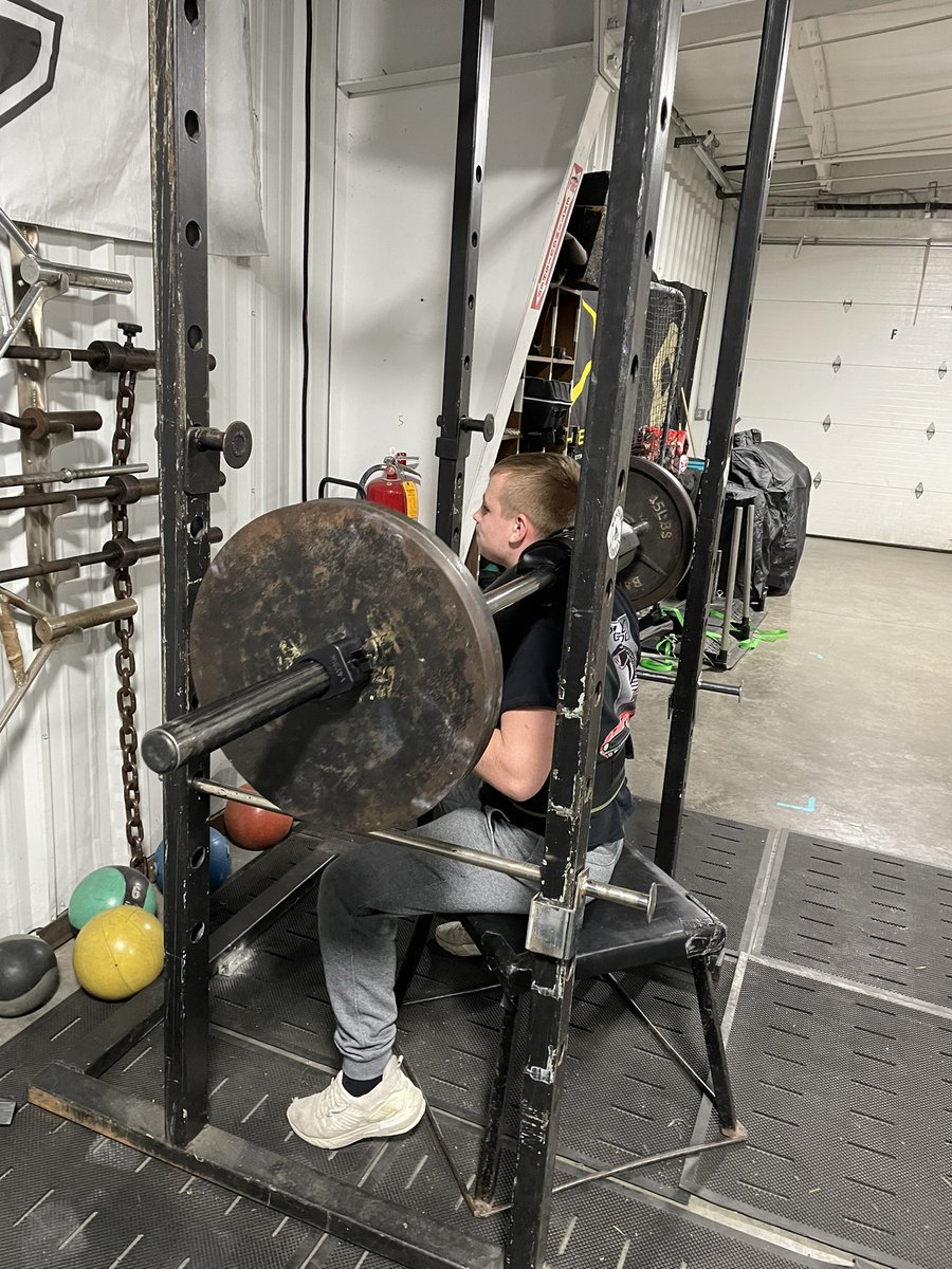 CriderLevi34's tweet photo. Working out with the boys 🏋️‍♂️ #classof2025 #RunningBack https://t.co/zV192B9C5x
