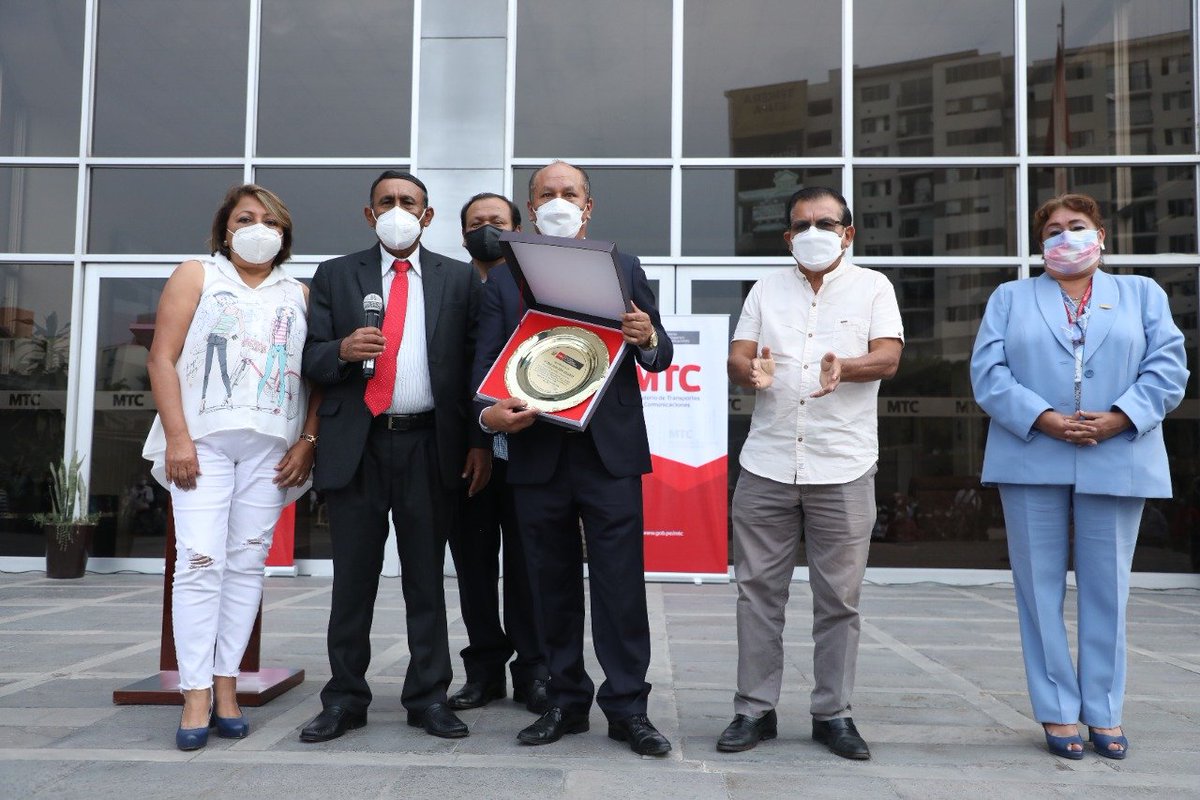 SilvaVJ_'s tweet photo. Expreso mi agradecimiento infinito a los miembros del sindicato de trabajadores del MTC por sus muestras de solidaridad y aprecio, especialmente en los últimos días. A todos ellos, les digo que siempre podrán contar conmigo. https://t.co/TRxteNrO46