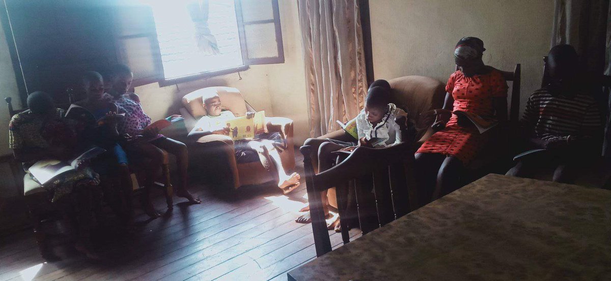 AyaFubaraEneli's tweet photo. Day 3: The word is spreading and more children are showing up every day. Today, we had to put some of them in an overflow room. They are devouring the books. Beautiful to behold. #opobolibraryinitiative #emmajohnsondirigowari https://t.co/5aKpSsfVN8