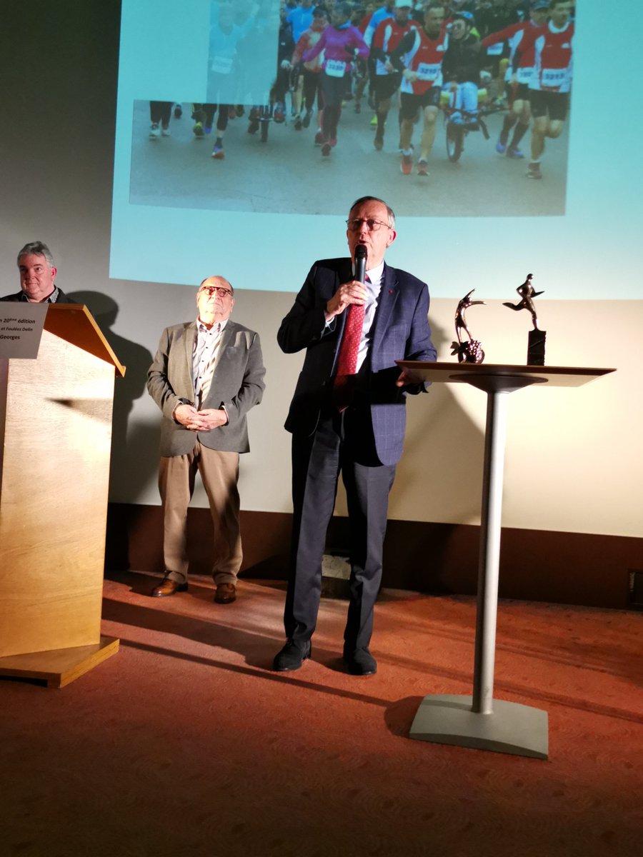 aisupi0's tweet photo. Soirée partenaires et présentation du semi-marathon de la #VENTEDESVINS22 de #NuitsSaintGeorges #runing #vin https://t.co/XQ0zT5rIl9