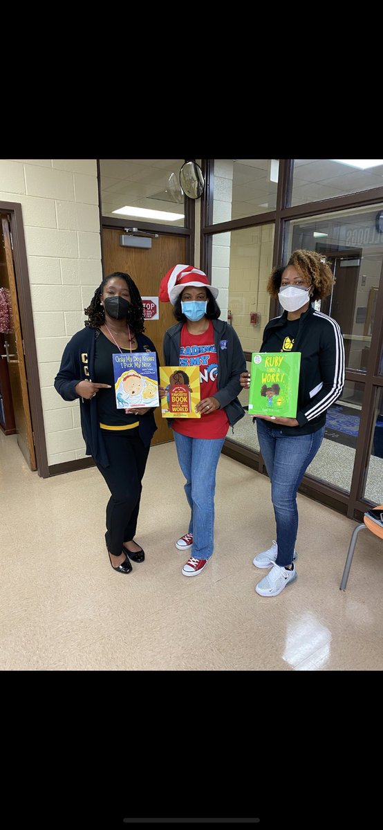 SeabornLeeES's tweet photo. We had a great time celebrating our love for reading with @westlakelions and Principal @CCMPrincipal. Thank you for reading to our scholars today. #FultonReads #ReadAcrossAmerica @KGeducator8  @DMills01 @RonMaxwellFCS1 @JarvisAdamsEdu https://t.co/oh5umk9quc