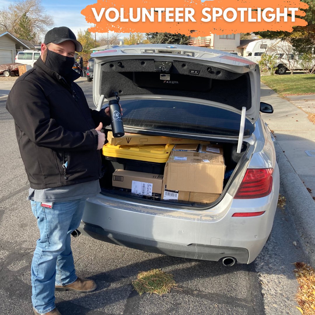 EnvirolutionORG's tweet photo. We would like to thank Dallas Elder for his willingness to help deliver classroom materials to teachers in Southern Nevada to engage their students in hands-on STEAM education. Thank you, Dallas, for all of your help and support! #ProjectReCharge #volunteersmakeadifference https://t.co/Sf34Qt7SKw