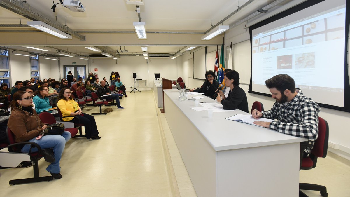 Labjor_Unicamp's tweet photo. Mais um #tbt pré-Covid! Hoje trazemos registro do 6o ENCONTRO DE DIVULGAÇÃO DE CIÊNCIA E CULTURA @ediccunicamp de 2019 -- o último antes da pandemia! Na imagem, a nossa pesquisadora Susana Dias comanda o debate.
📸 Antonio Scarpinetti/Unicamp @scarpinetti
#MemoriaLabjor https://t.co/s0cbDOOFas