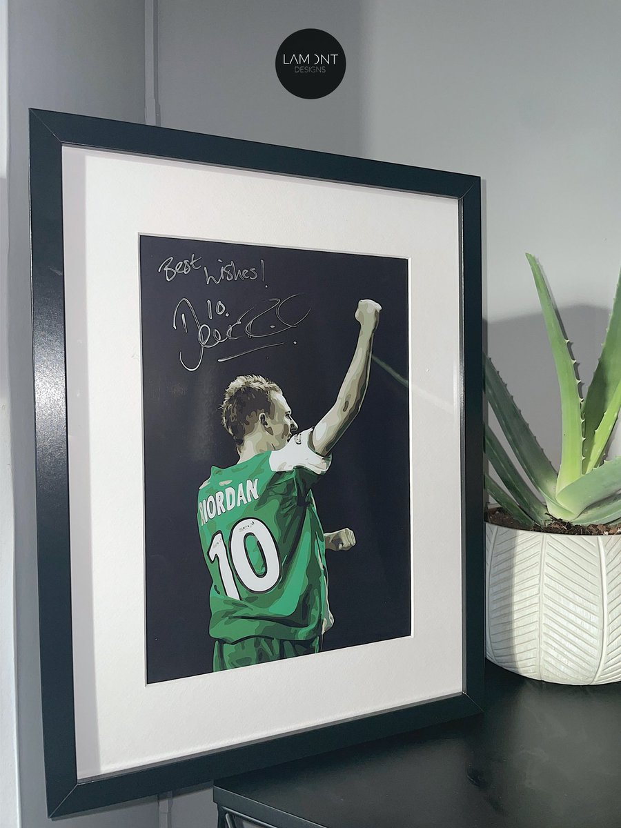 lamontdesigns_'s tweet photo. All profits from these two prints over the next week will be donated to the @HanlonStevenson fundraiser for @DniproKids 🇺🇦 A small amount but every little helps @hibsnet 

Find them at https://t.co/uYrKLVxwHQ https://t.co/MAI8K3whlL