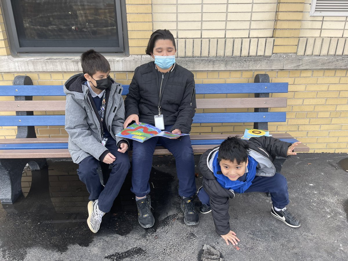 Kindergarten and 5th graders buddy reading to celebrate Read Across America. Beautiful day to sit outside and read a book!#ReadAcrossAmericaDay 
<a href="/AldoCalderin/">Dr. Aldo Calderin</a> <a href="/D99Cicero/">Cicero District 99</a> #wemoveforwardtogether