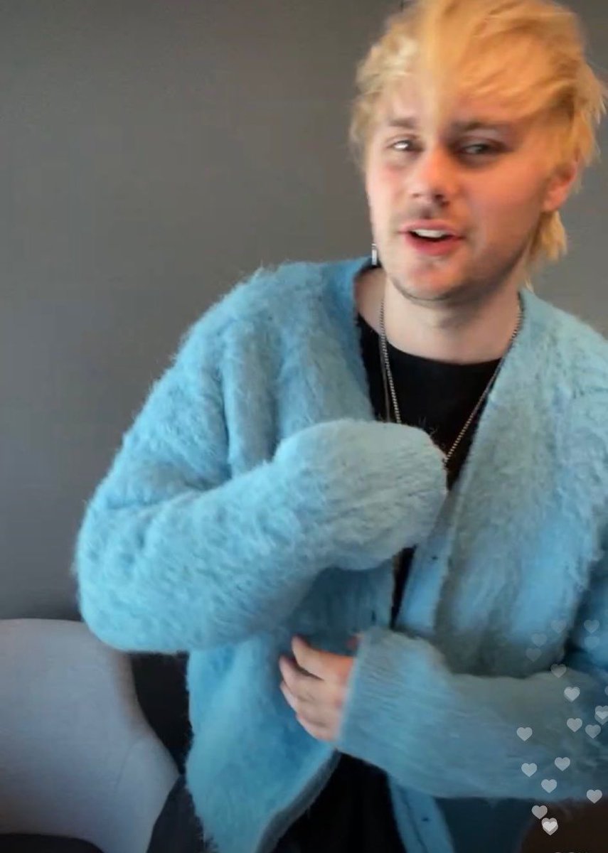 vntstillu's tweet photo. Michael Clifford as cat 
#COMPLETEMESS #5SecondsOfSummer https://t.co/yO5JBCD4fS
