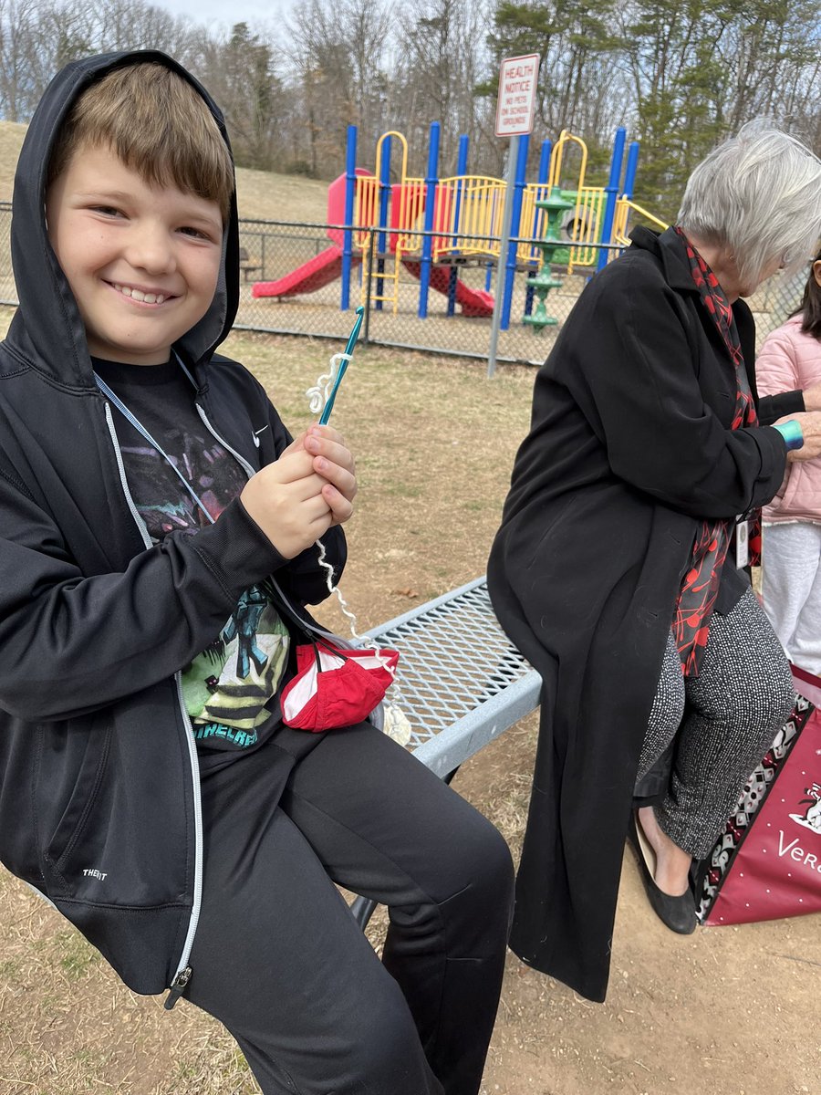 crgildea's tweet photo. Mrs. B teaching kids how to crochet during recess! @ColumbiaES_fcps https://t.co/nXqhmH9eTX