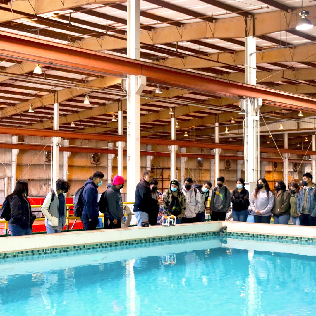 Pictured above: Students from Port Hueneme High School’s Engineering Academy visited the FATHOMWERX Innovation Lab with NAVSEA Engineering Program Coordinator Dr. Flores and Lab Manager Nick Willis. 🛳🌎⚙🚀

More information on how to schedule a tour > portofhueneme.org/community/port…🛳