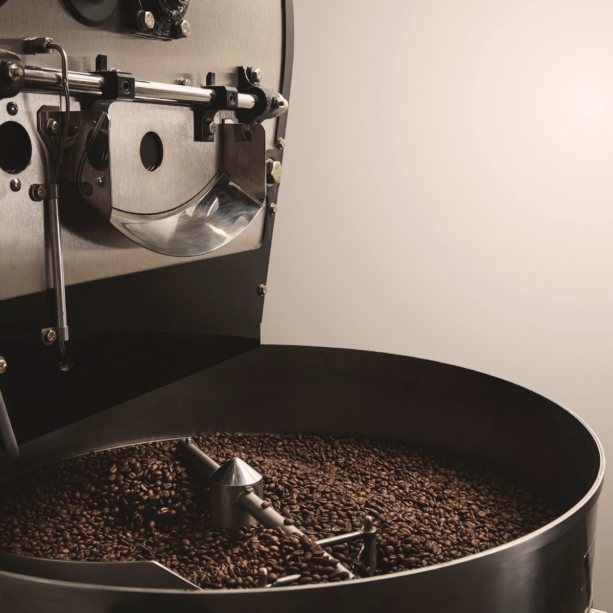 NORM ROAST, spearheaded by a consortium of machine manufacturers and field experts, is developing a standard protocol for measuring energy usage and CO2 emissions in small to medium-sized roasting machines. Learn more in the latest issue of #RoastMagazine: roastmagazine.com/articlepreview…