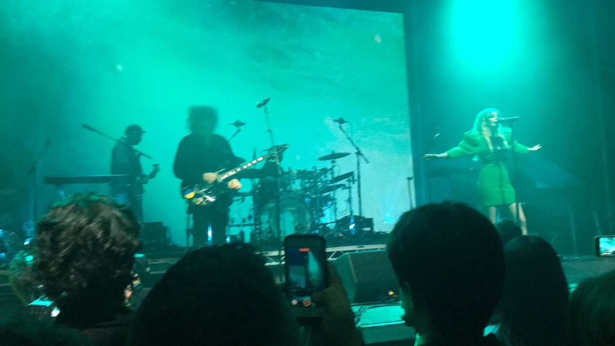 chriswhite65's tweet photo. We attended the @NME awards to see @CHVRCHES @RobertSmith pick up an award and ply 3 songs. A bit clueless who anyone else was ! #BandLabNMEAwards https://t.co/PHoo88g7rh