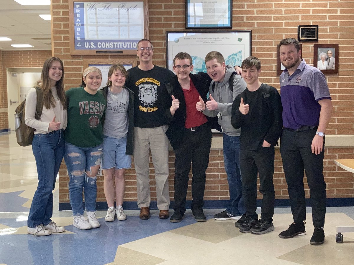 Huge night for the Fighting QuizDawgs! 3-0 on the last night of the regular season upsetting the undefeated league champ on the last question of the night! Bring on #TourneyTime