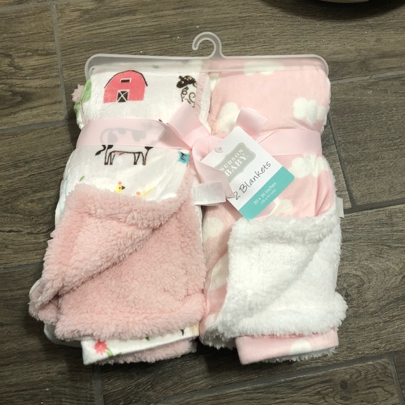 ashnah7's tweet photo. So good I had to share! Check out all the items I'm loving on @Poshmarkapp #poshmark #fashion #style #shopmycloset #hudsonbaby: https://t.co/Svx4knaOHe https://t.co/xQbFLR3LV0