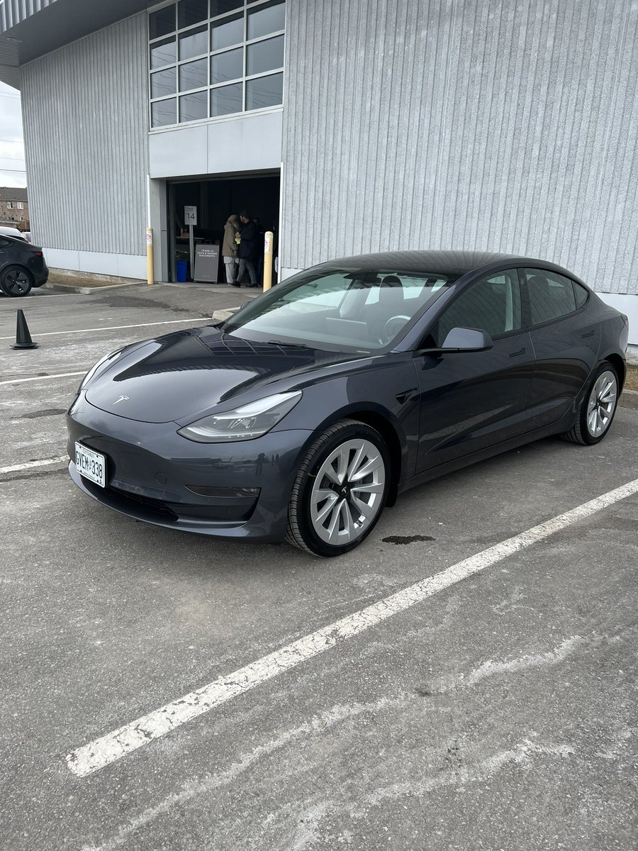 Quickest #Tesla ownership that ever existed. Within one hour of driving off the lot the car was completely dead on the side of the road with a broken drive shaft. Can’t make this stuff up
#disappointed #wtf #Model3