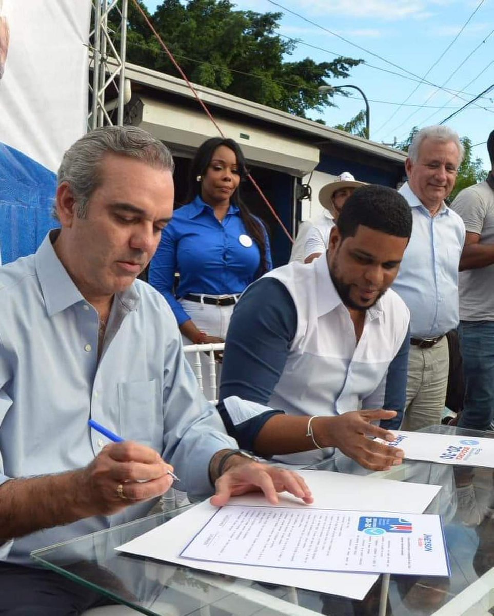 EdwinAr96557228's tweet photo. Nuestro Presidente sigue cumpliendo sus acuerdos, ahora remozamos el muelle pesquero de Andrés Boca Chica Gracias a @JheysonGC y @jeanluisrj Director de @PortuariaRD por su gestión.
Para las aguas residuales en el entorno @coraabord y su Director @felixdeleon0418 llevan solucion. https://t.co/6wZzExxa51