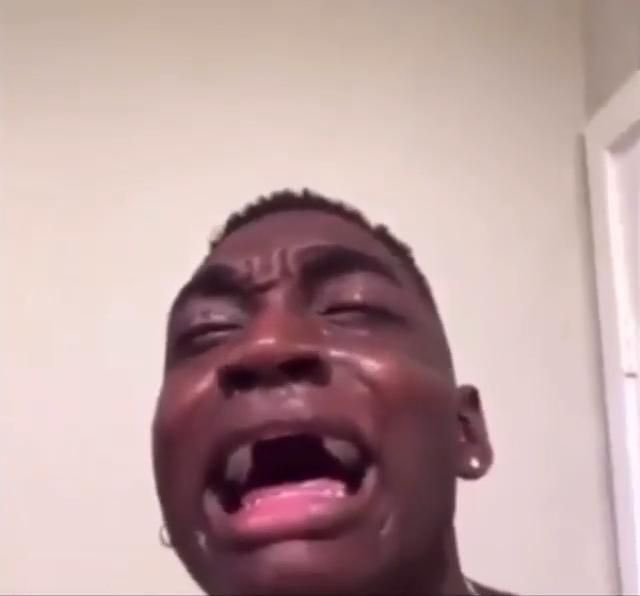 Yo recibiendo mi sueldo / Yo usándolo para pagar deudas