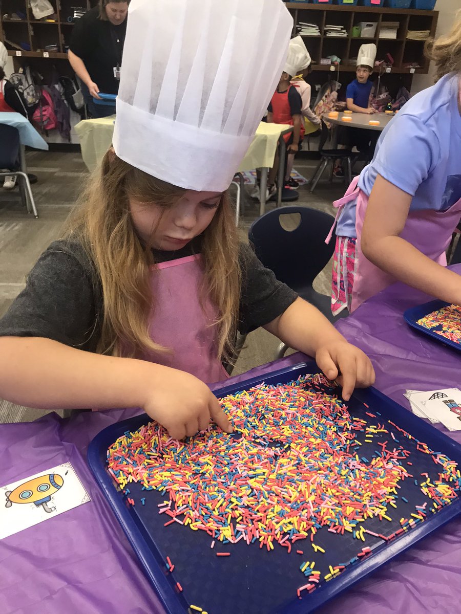Lisa_M_Jackson's tweet photo. Donuts make everything better! Especially building our CVC fluency! 😋 🍩 https://t.co/g4wqqxhTv2